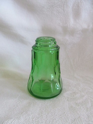Vintage 1930's Jeannette Glass Hex Optic Green Shaker NO LID - Picture 3 of 3