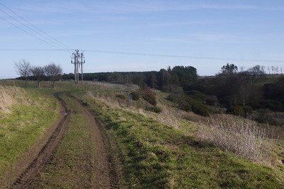Foto 6x4 Farm Track, Brunton Tughall Eine gut befestigte Straße neben dem Bru c2017