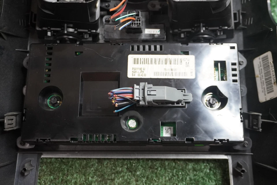 Dodge Grand Caravan 2008 2009 2010 radio bisel panel de control de aire acondicionado OEM 55111807AI Foto 3 de 4