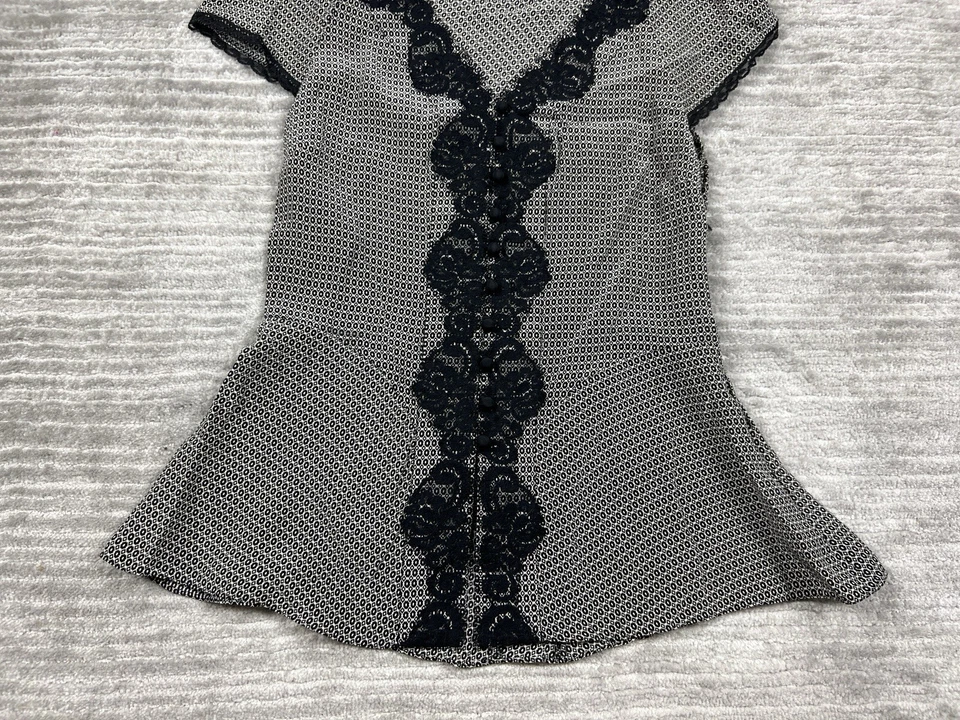 Top Nine West para mujer 2P negro cuello en V manga corta 100 % seda encaje acento Foto 3 de 4