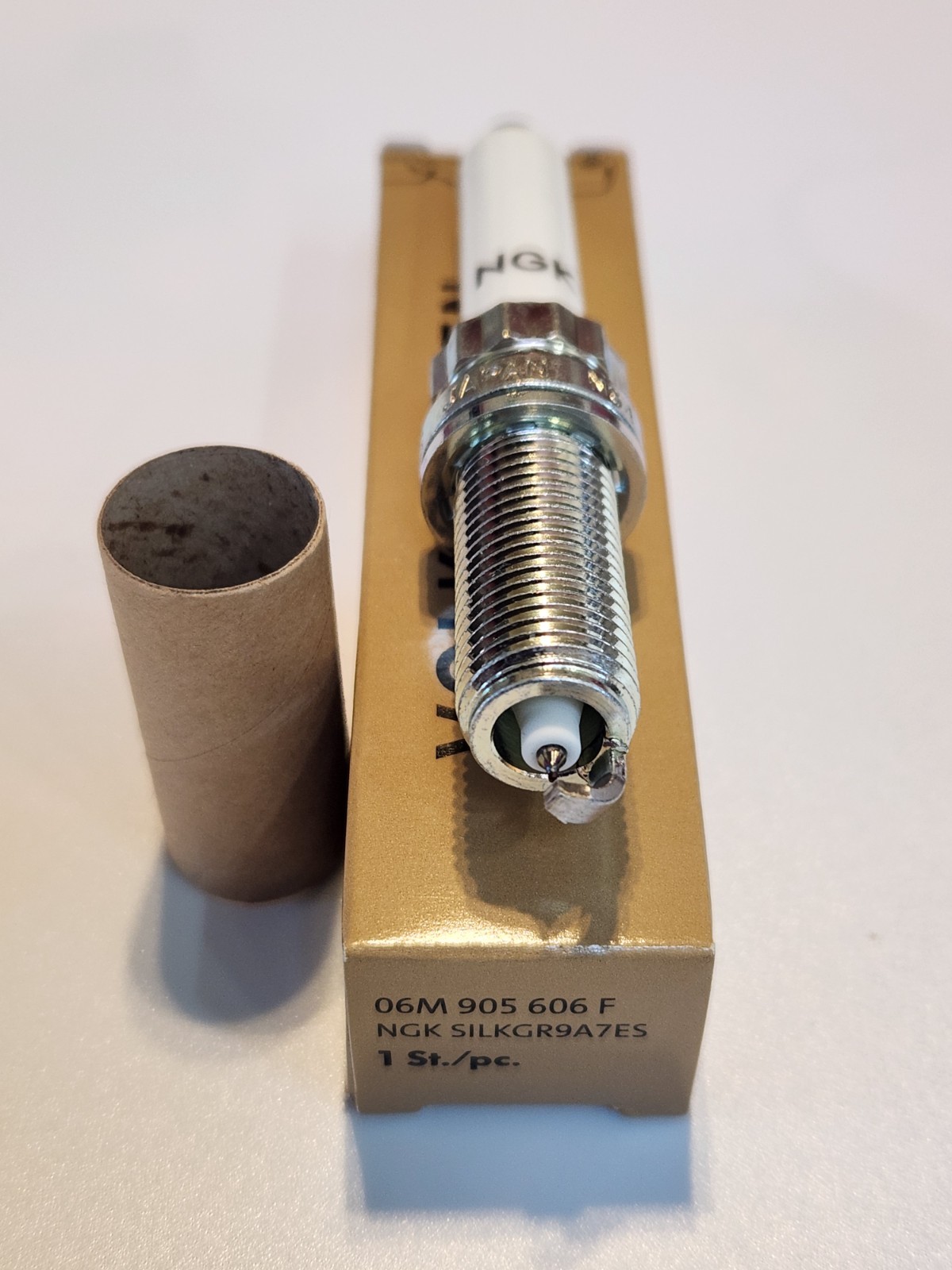 NEW GENUINE NGK SPARK PLUGS, AUDI, VOLKSWAGEN, 06M 905 606 F, NGK SILKGR9A7ES