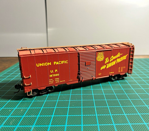 Coche de caja de acero Trix escala HO Union Pacific 40' #187000 RP25 24900 | Condition: Used