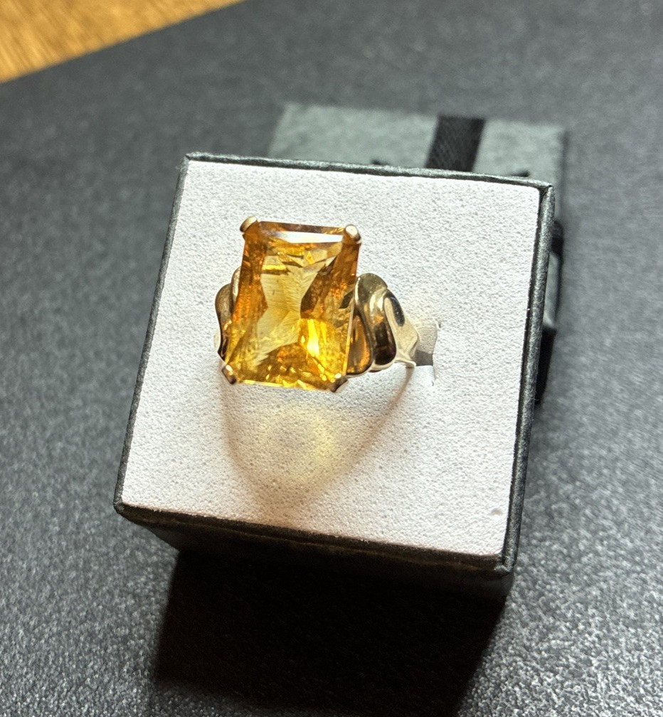 Solid 10K Yellow Gold Ring Emerald Cut Golden Cit… - image 6