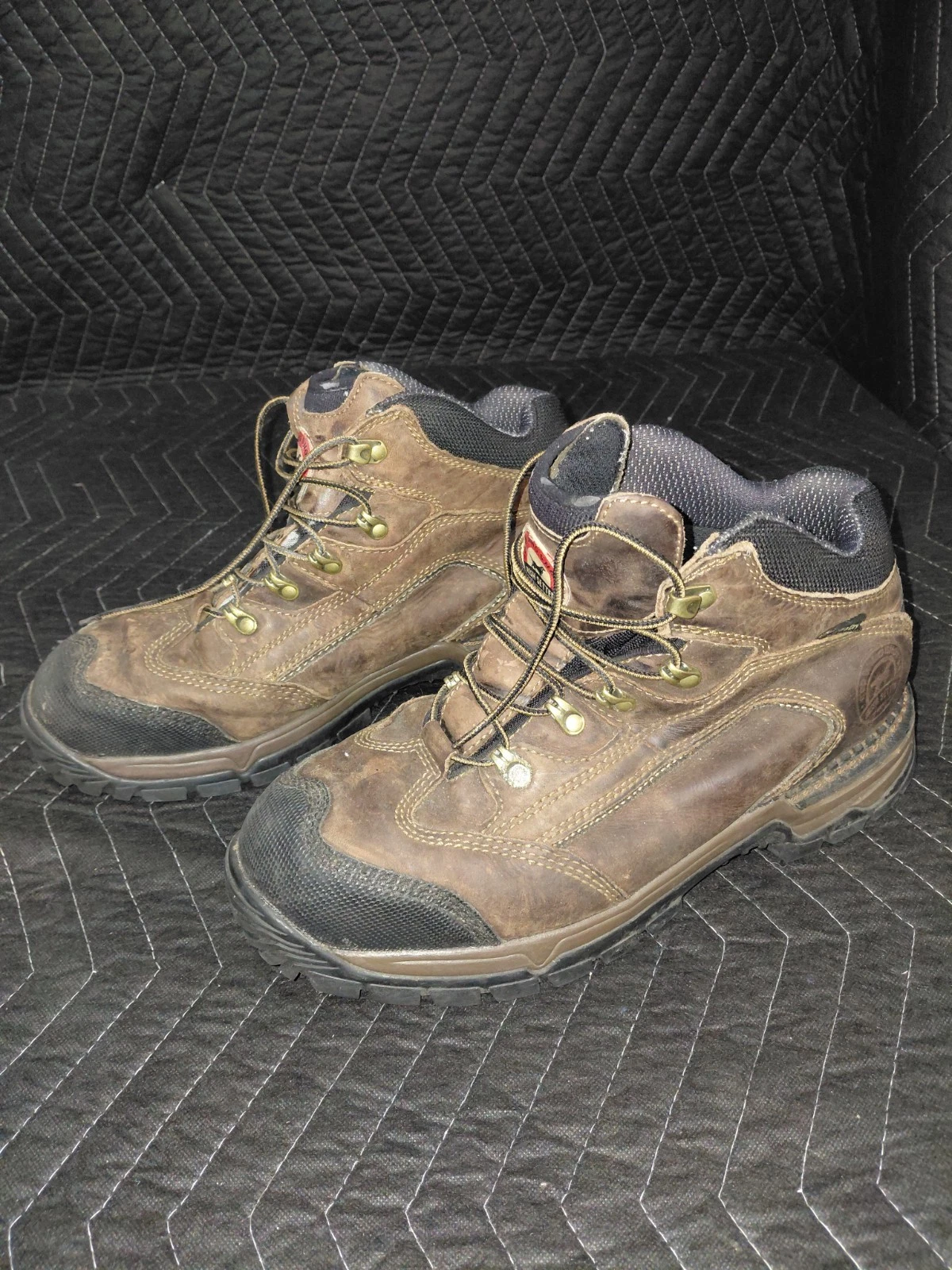 red wings boots Sz. 11 Steel Toes. Irish Setter