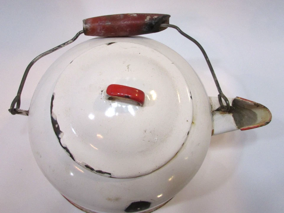 Hervidor de té antiguo esmaltado con mango de madera con adornos rojos blanco primitivo de 1880 Foto 3 de 4