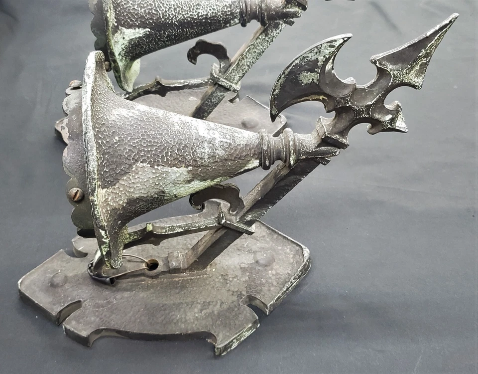 Pair of Bronze Gothic Style Wall Sconces - Изображение 2 из 4