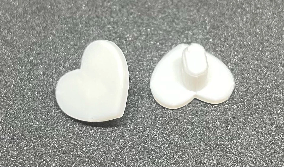 10pcs X 10mm White Heart Shape Shank Buttons - Image 2 of 4