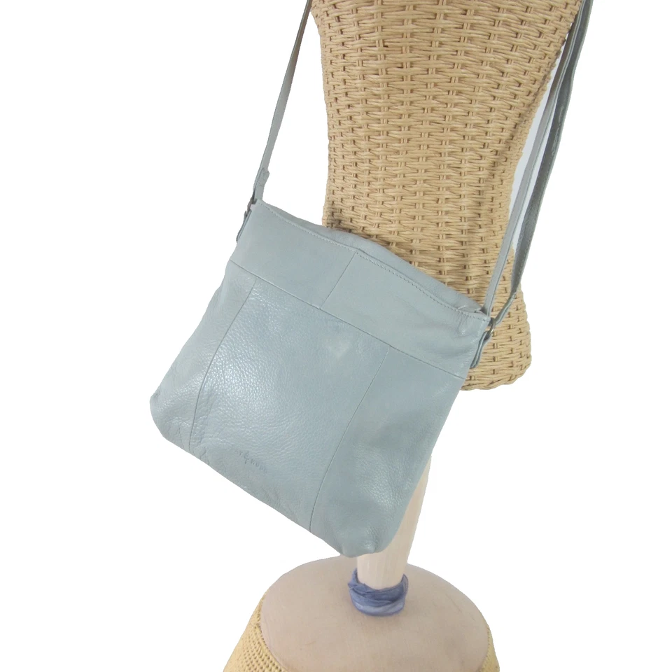 Bolsa tiracolo Day & Mood cinza azul couro pebbled 8,5 X 9" alça ajustável - Imagem 3 de 4