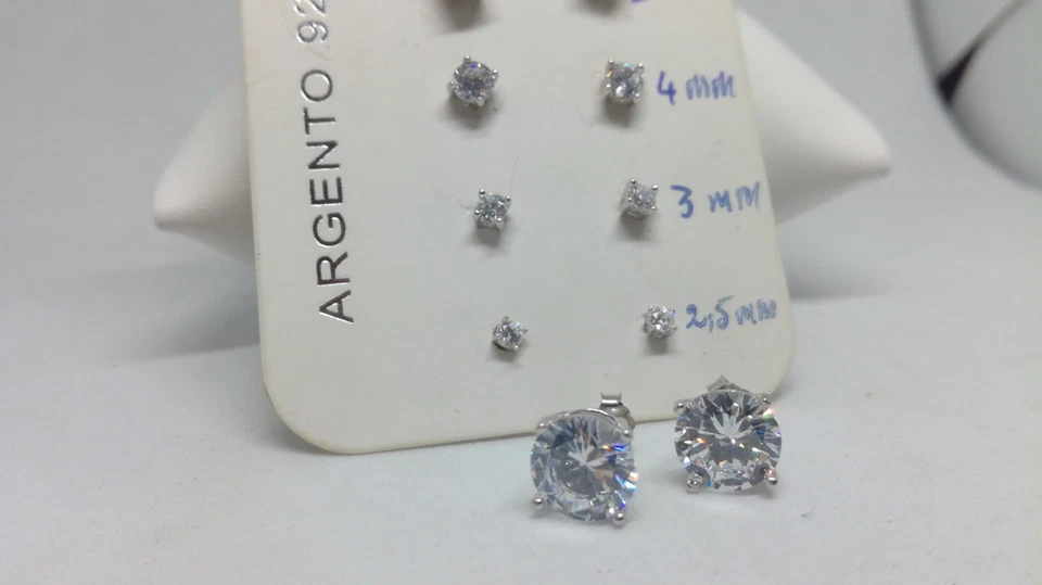 ORECCHINI PUNTO LUCE  ARGENTO RODIATO  UNISEX 4 GRIFFE TAGLIO BRILLANTE EXPLOIT - Immagine 2 di 4