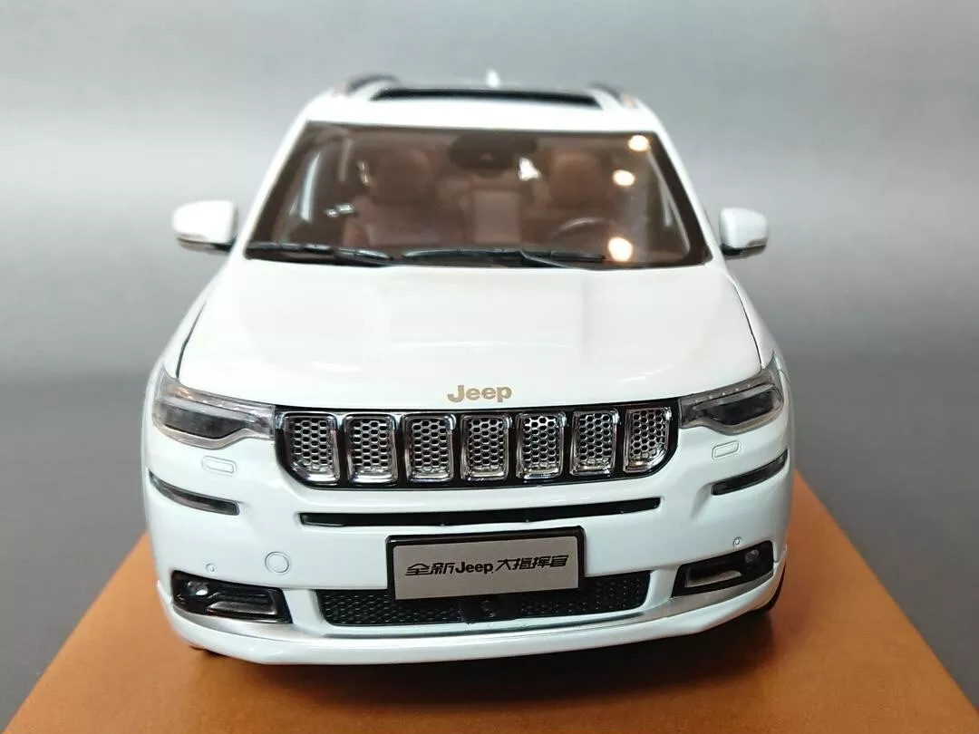 PAUDI MODEL 1/18 JEEP GRAND COMMANDER