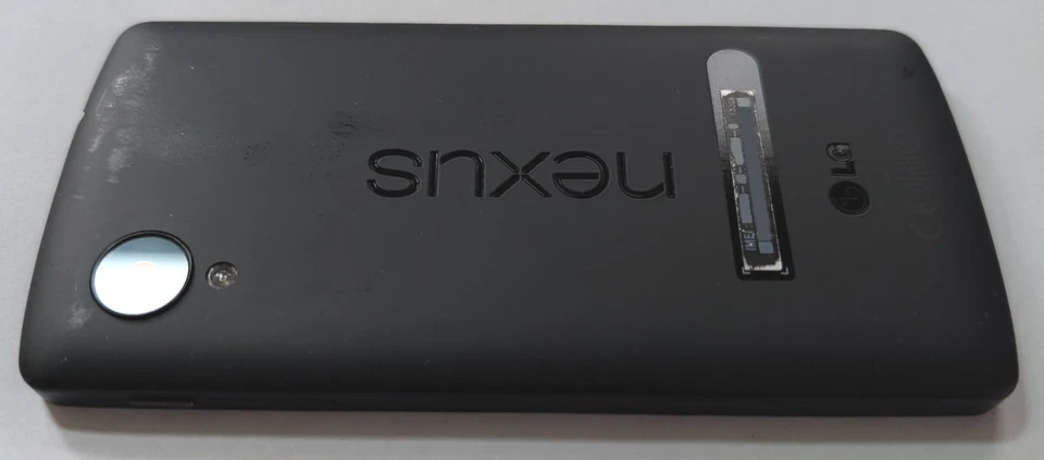 LG D820 / Google Nexus 5 Android Smartphone - 32GB Black, Unlocked - Image 3 of 4