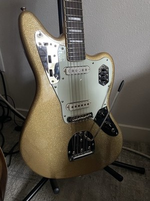 Squier  Fender  Jaguar Classic Vibe 70s CME Gold Sparkle Guitar special edition 