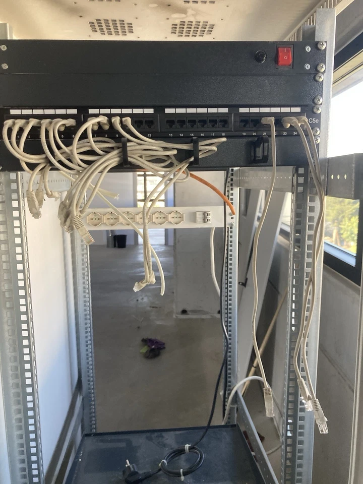 ARMADIO RACK 19" 20 UNITA' INDIPENDENTE IN PERFETTE CONDIZIONI - Immagine 3 di 4