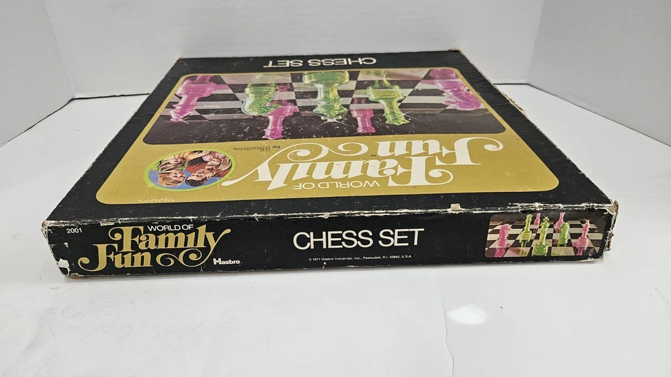 Vintage Chess Set Hasbro World Of Family Fun Game Clear Pink Green 1971 - Image 4 of 4
