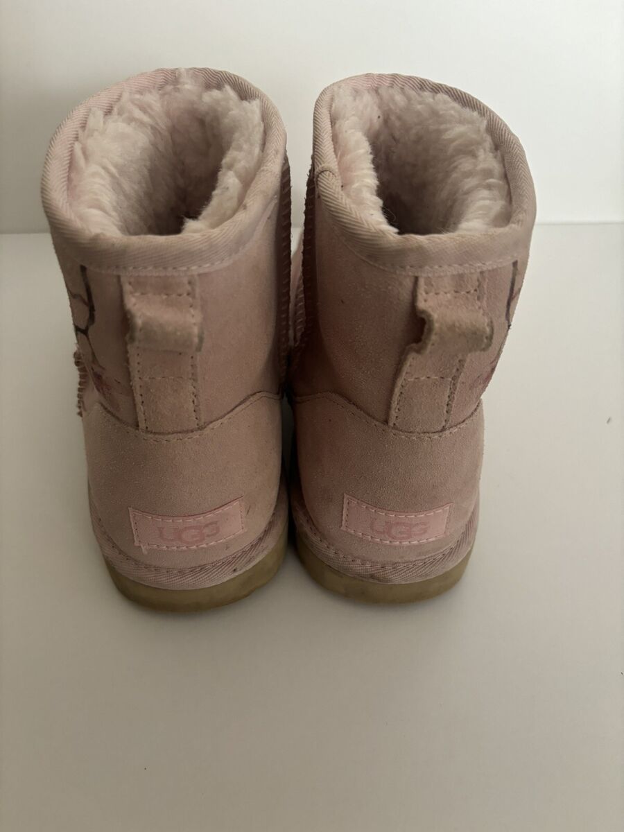 Women's Limited Edition Pink Cherry Blossom UGG Boots Size 6 Women's Limited Edition Pink Cherry Blossom UGG Boots Size 6