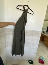 Beautfiul Ann Taylor Olive Green Maxi Dress Size 4 with Keyhole front 