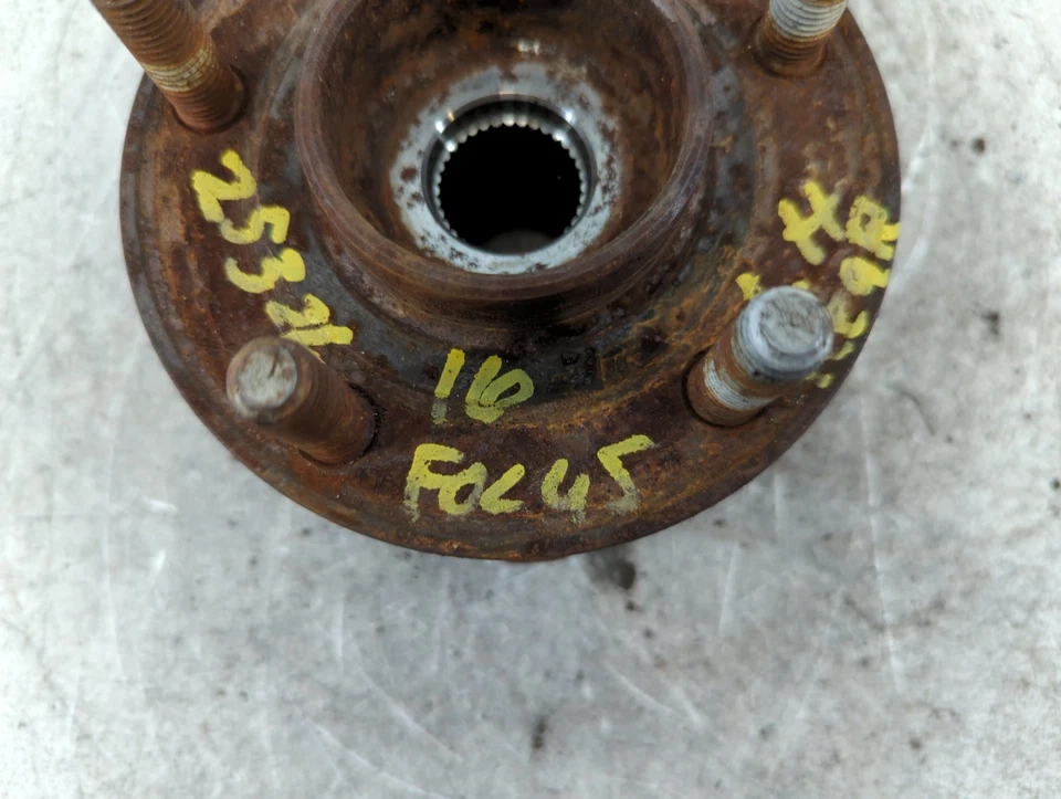 Ford Focus 2016 buje de rueda todo OEM Foto 3 de 4