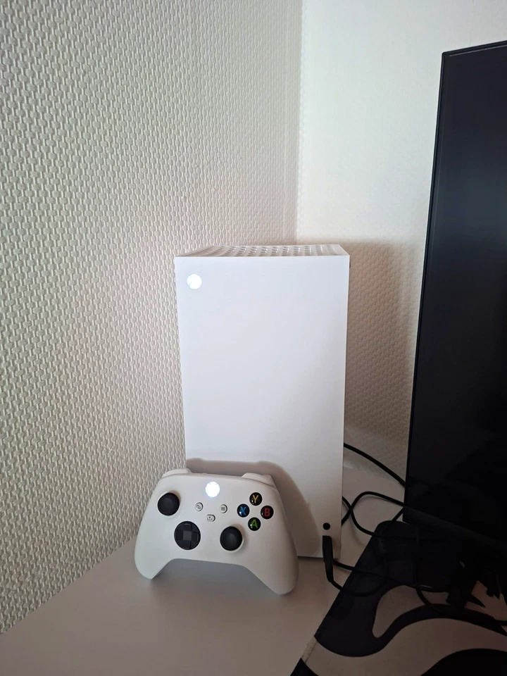 Microsoft Xbox Series X Digital Edition, Foto 1 von 3