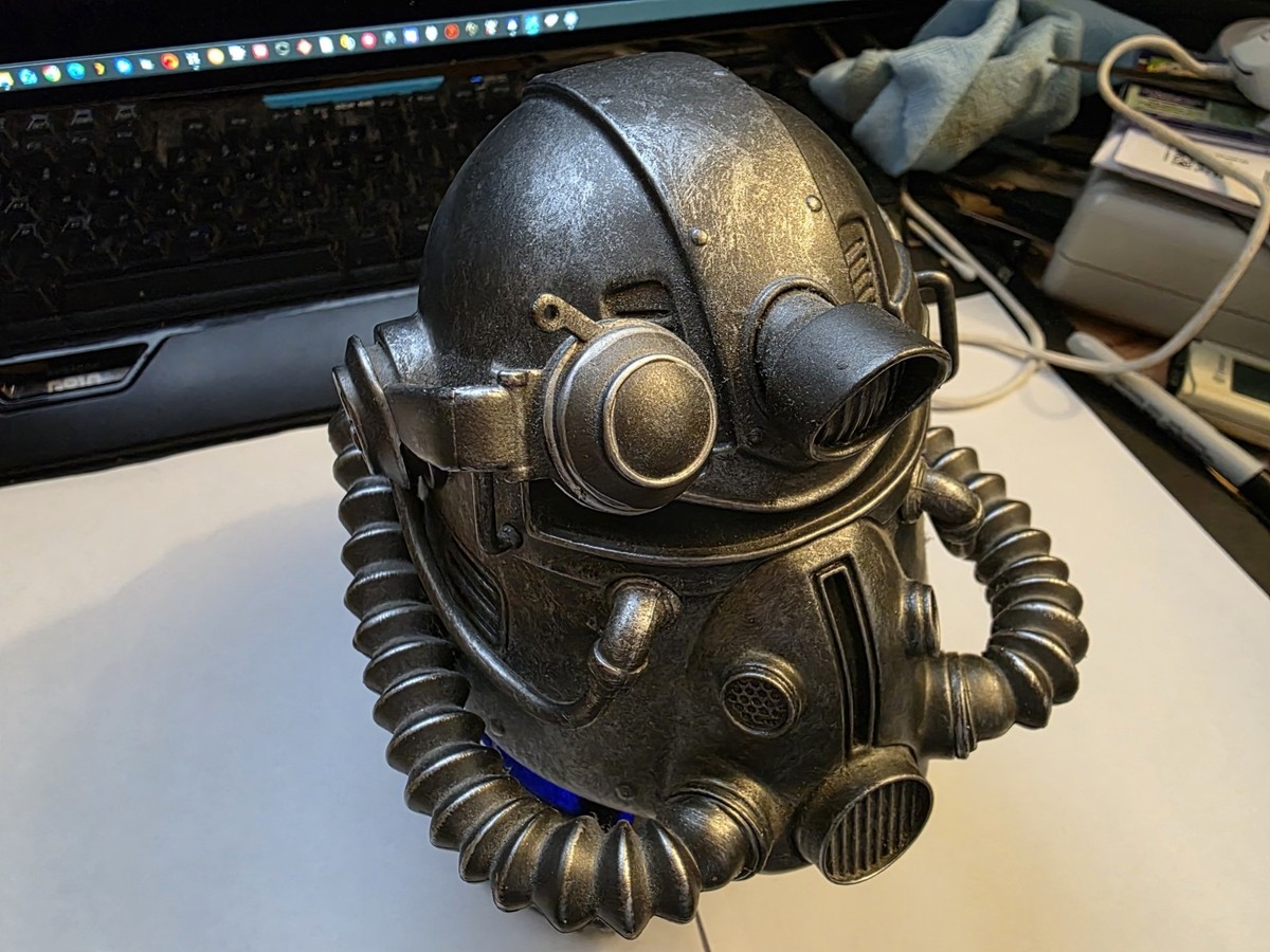 Fallout 76 T-51 Power Armor Helmet - Gesture Control Bluetooth
