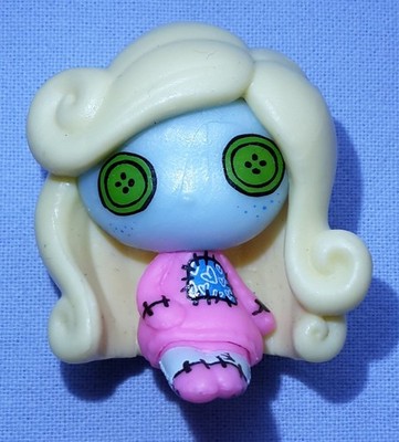 1x Monster High Mini Vinyl Figur Lagoona Blue DTJ53 Rag Doll Ghouls