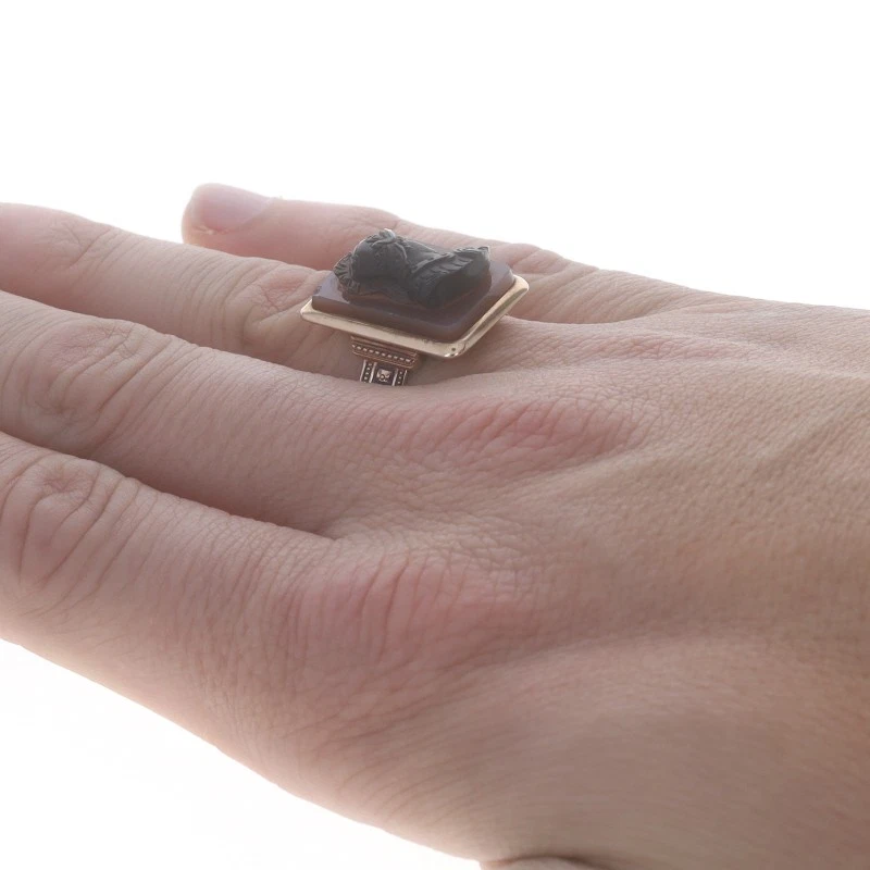 Anillo victoriano de oro amarillo con bandas de piedra dura ágata para hombre tallado en 14 k camafeo guerrero Foto 4 de 4