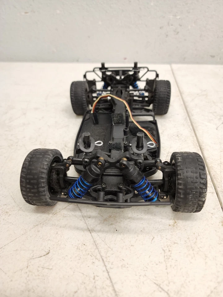 Team Associated SC18 Short Course 4WD Chasis Only As Is - Image 2 of 4