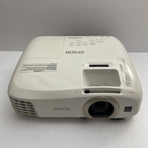 Epson PowerLite Home Cinema 2040 Model H707A - 1095 Lamp Hours - No Remote