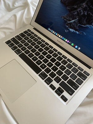Apple MacBook Air 13 Inch - 121GB SSD - Intel Core i5 1.30 Apple MacBook Air 13 Inch - 121GB SSD - Intel Core i5 1.30