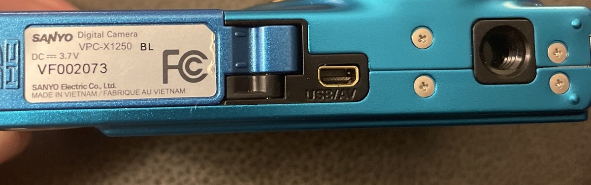 SANYO X1250 コンパクトデジタルカメラ 12.1メガ P6252062.jpg