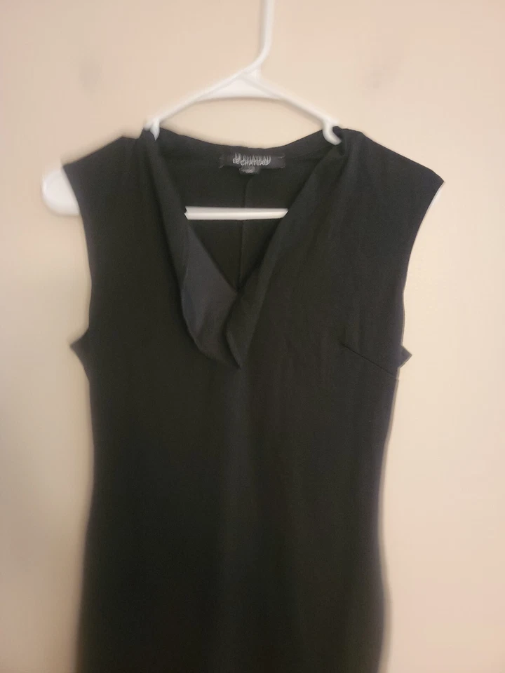 Vestido negro sin mangas Le Chateau para mujer talla pequeña Foto 3 de 4