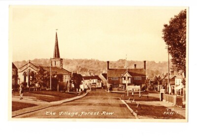 BRITISCHE antike/vintage Postkarte THE VILLAGE FOREST ROW EAST SUSSEX 