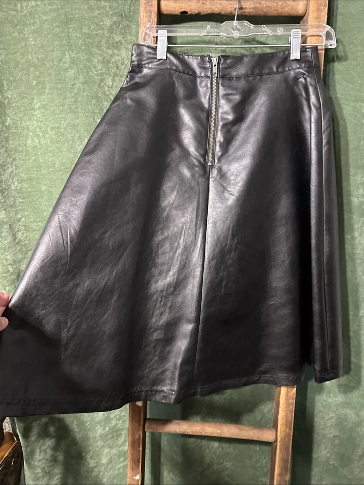 Falda halógena de cuero línea A negra midi 2 nueva con etiquetas Foto 4 de 4