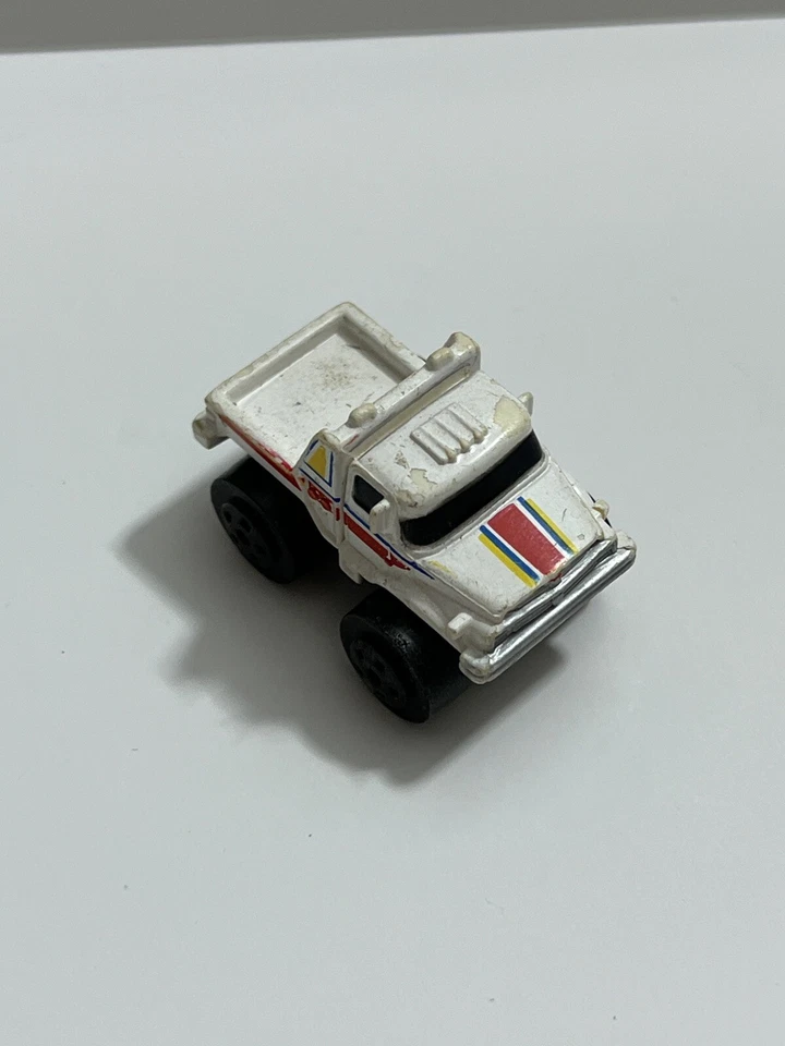 Винтажный Micro Machines Galoob 1988 Красно-белый Вредитель Грузовик В хорошем состоянии - Изображение 2 из 3