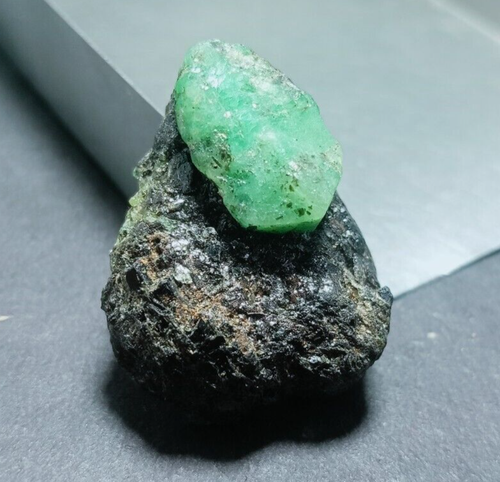 Big Emerald Rough, Natural Zambian Emerald Rough Stone, May Birthstone Emerald. - Picture 2 of 6