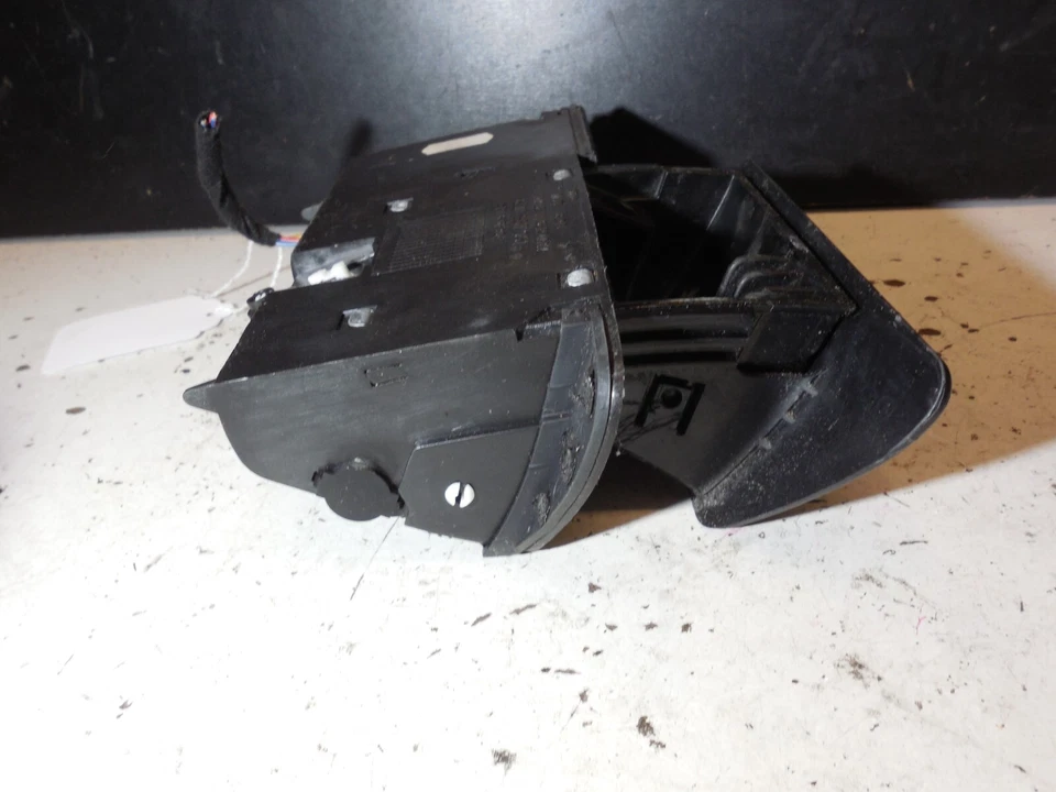 Front Central Console Ash Tray Insert w/housing 8D0857951 96-99 Audi A4 S4 - Image 4 of 4