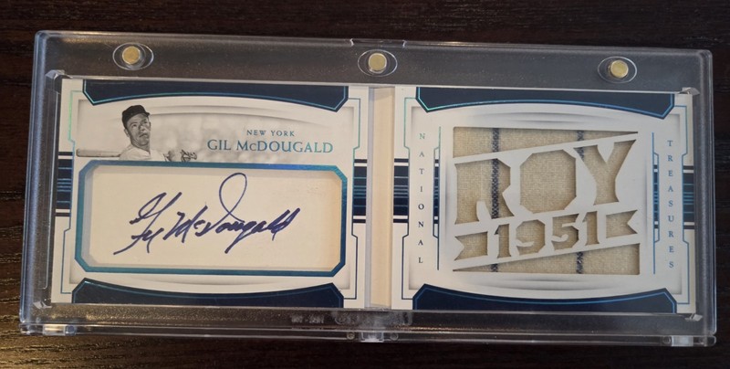Gil McDougald 2018 National Treasures Cut Signature Materials Booklet Auto /25