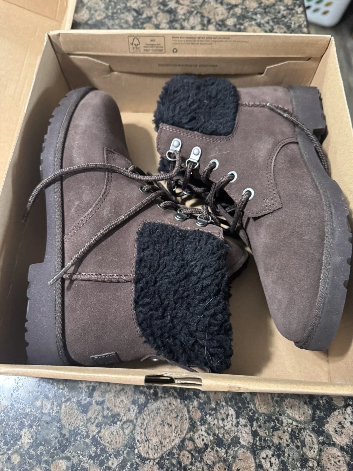 Stivali invernali e da neve Ugg donna Romely Heritage in pizzo taglia 7 nuovi con scatola