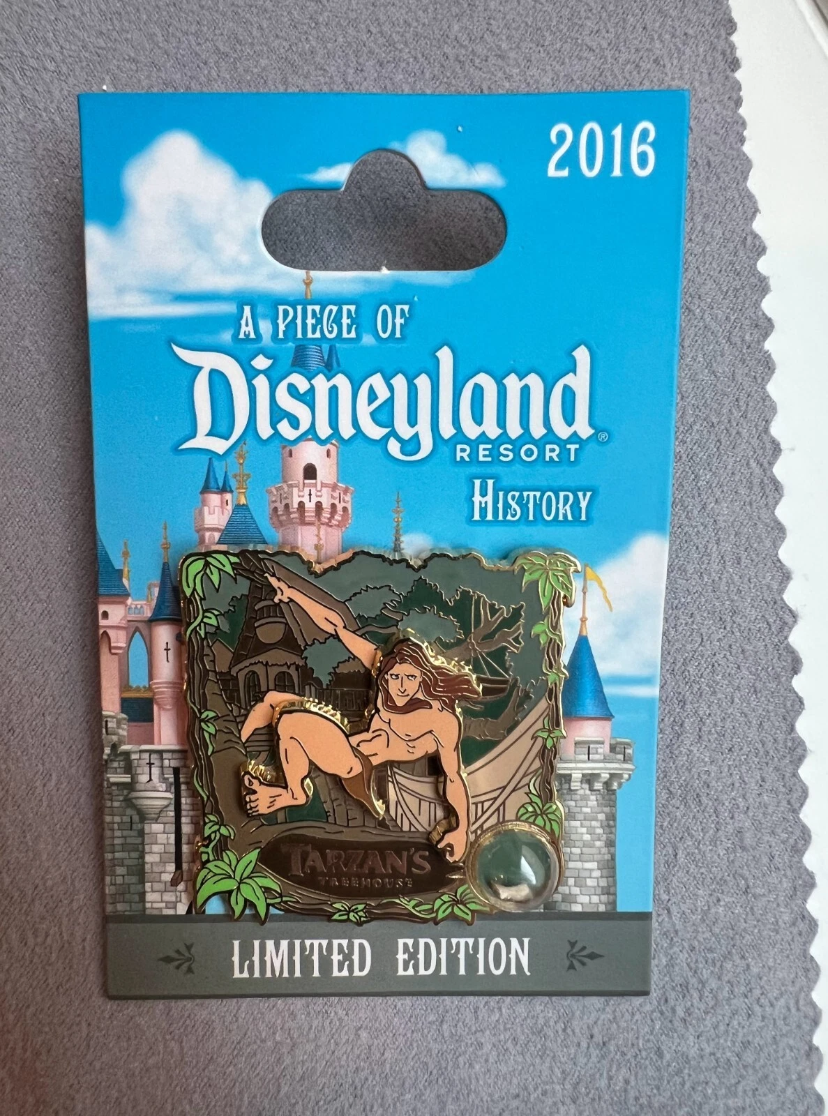 TARZAN'S TREEHOUSE PIN - PIECE OF DISNEYLAND HISTORY SERIES - Disney - LE 2000