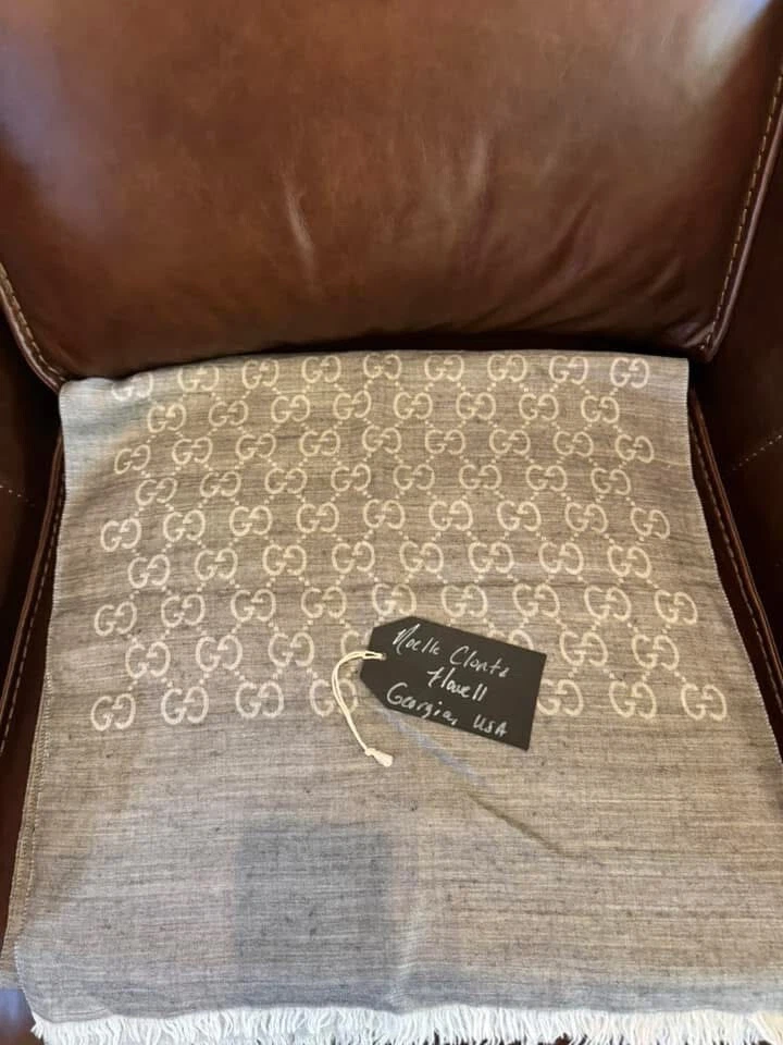 Gucci Écharpe Jacquard en laine et soie mélangées, Gris