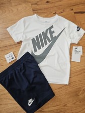 NWT boys Nike 2 pc shirt/shorts set size 4 6