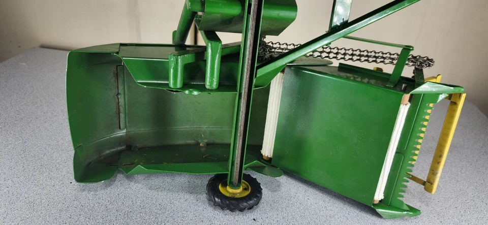 Vintage John Deere 12A Pull Type Combine Excellent Original - Image 4 of 4