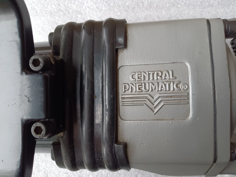 CENTRAL PNEUMATIC 1 英寸驱动双锤空气冲击扭矩 — 第 2/4 张图片