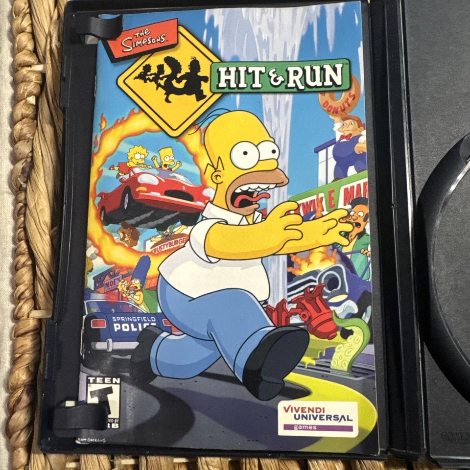 The Simpsons Hit & Run PS2 Чехол с Черной Этикеткой, Обложка и Только Руководство (БЕЗ ИГРЫ) - Изображение 4 из 4