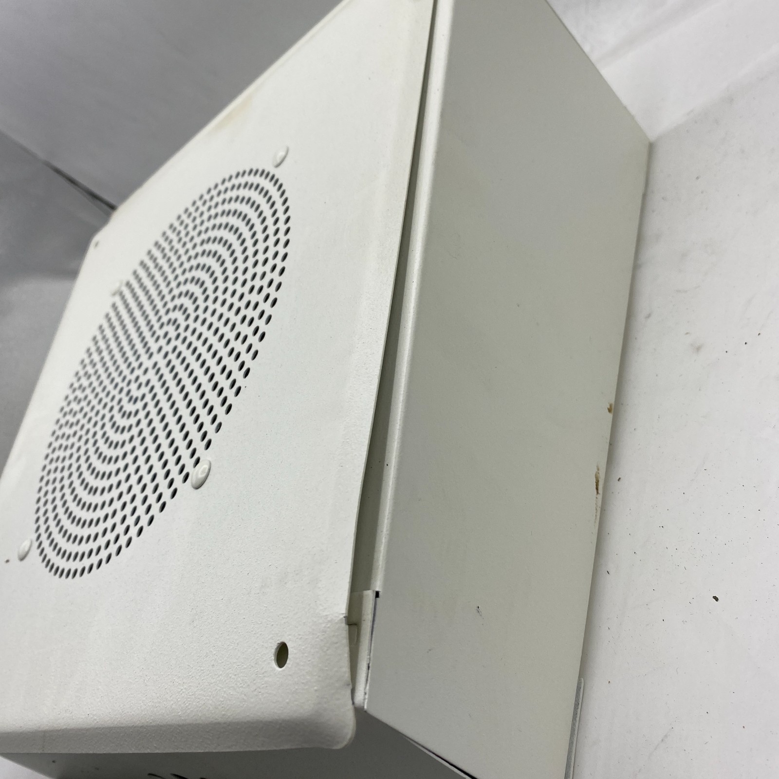 QUAM SYSTEM 3/VC 8" Slanted Square Surface Wall-Mount Speaker Volume Control