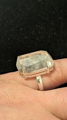 Handgefertigter 925 Silber Statement Ring mit einem großen rohen geometrischen Kristall Quarz