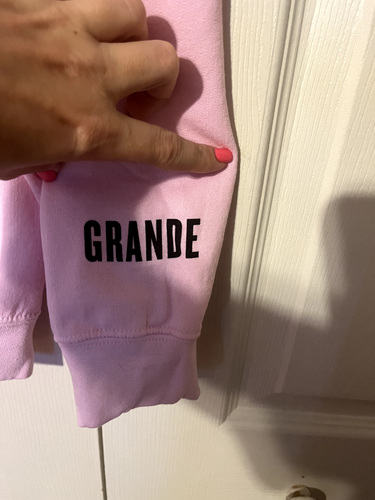 Sudadera Ariana Grande Dangerous Woman Tour Cuello Redondo 2017 Rosa Talla Pequeña NUEVA - Imagen 4 de 10