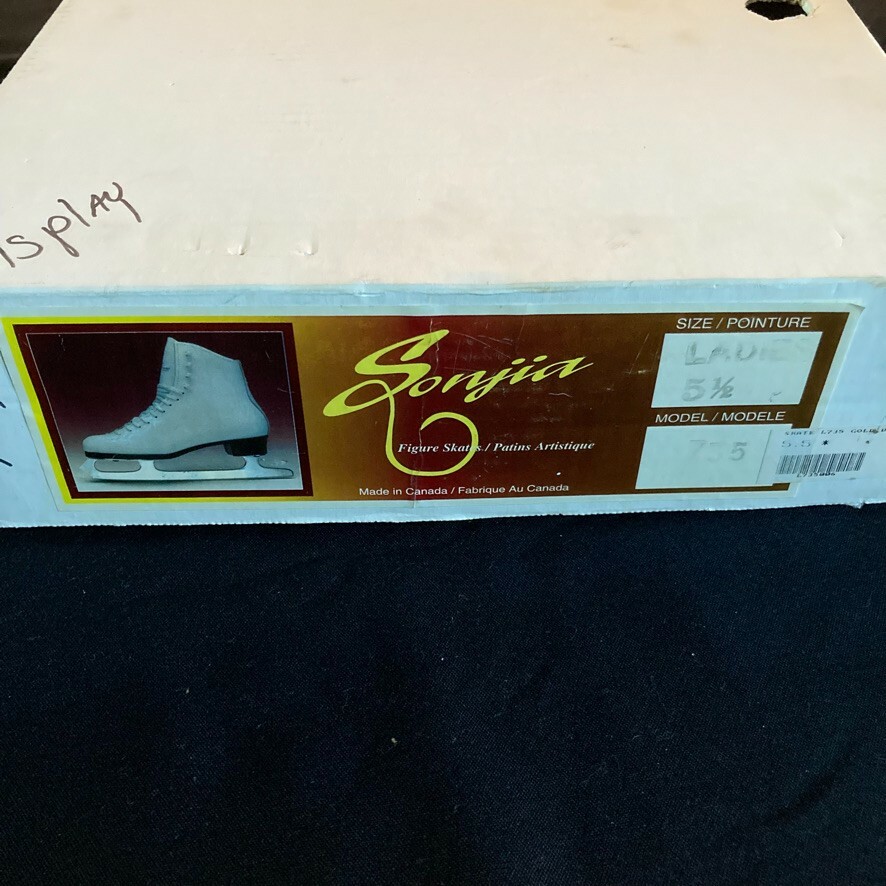 Sonjia Model 735 White Figure Ice Skates Ladies Size 5.5 MK blades NEW