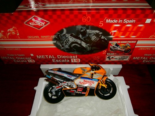 VALENTINO ROSSI LOT AGV FULL SZ L FLOWER POWER HELMET & Guiloy 1/6 HONDA NSR 500 - Picture 9 of 10