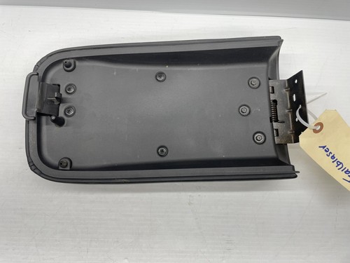 ♻️02-09 Chevy Trailblazer GMC Envoy Raineer Armrest Console Lid Leather OEM - Picture 3 of 3