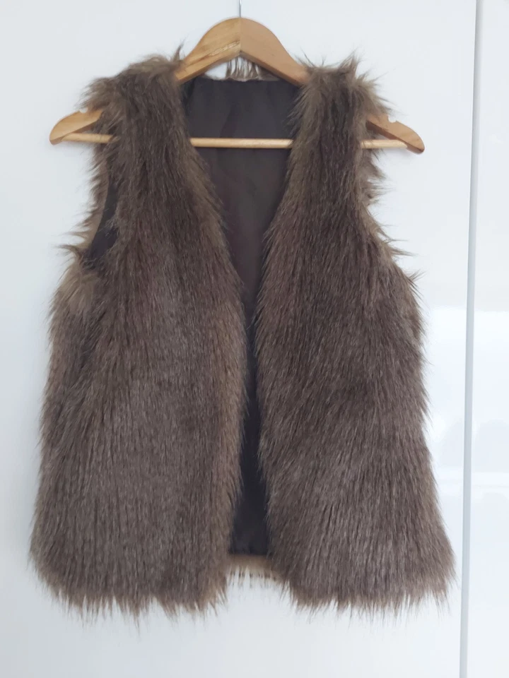 Women's Faux Fur Bodywarmer/Gillet. Size Small. Worn Once. Very Good Condition - Image 3 of 4